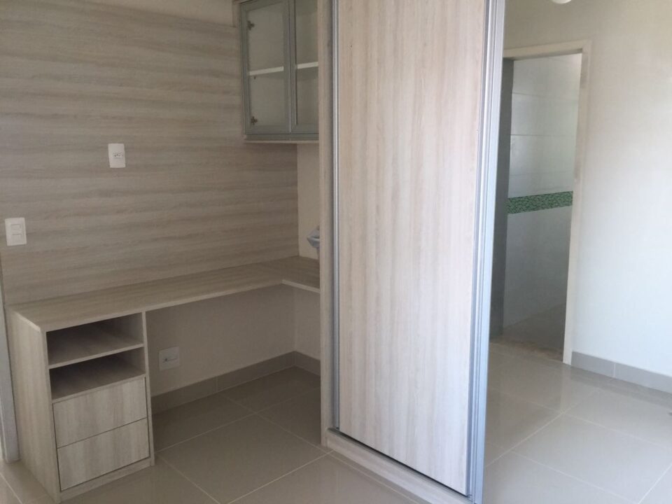 APARTAMENTO NO RESERVA DAS ÁGUAS SEMIMOBILIADO