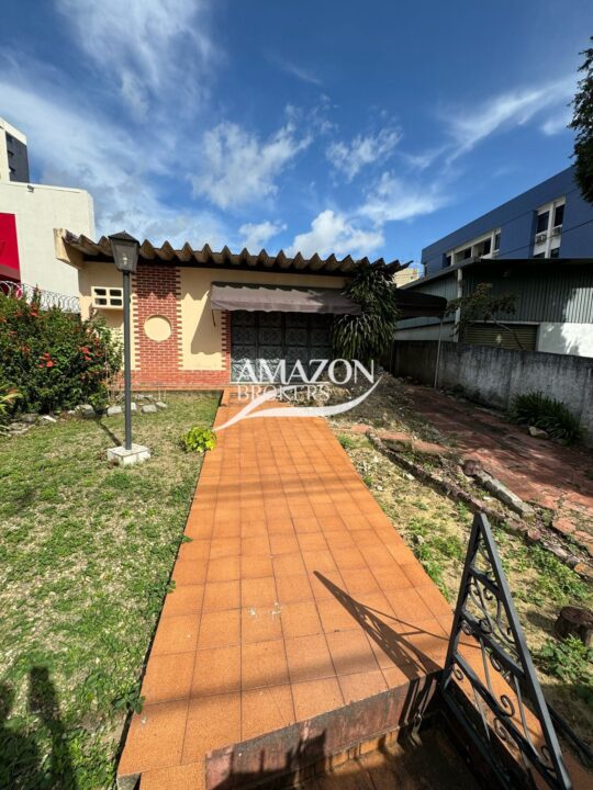 CASA TÉRREA EM ADRIANÓPOLIS 450 m2 - DISPONÍVEL PARA VENDA