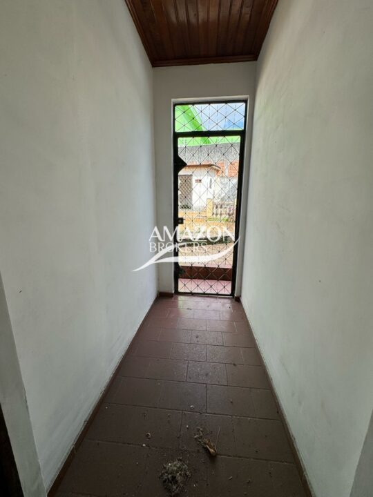 CASA TÉRREA EM ADRIANÓPOLIS 450 m2 - DISPONÍVEL PARA VENDA