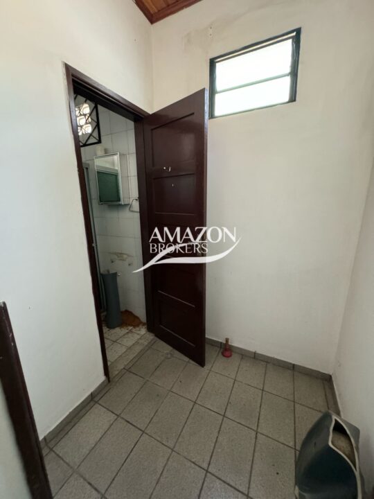 CASA TÉRREA EM ADRIANÓPOLIS 450 m2 - DISPONÍVEL PARA VENDA