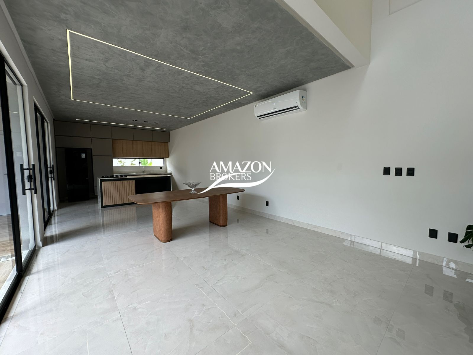 PASSAREDO RESIDENCIAL - CASA DUPLEX 350m2 - DISPONÍVEL PARA VENDA