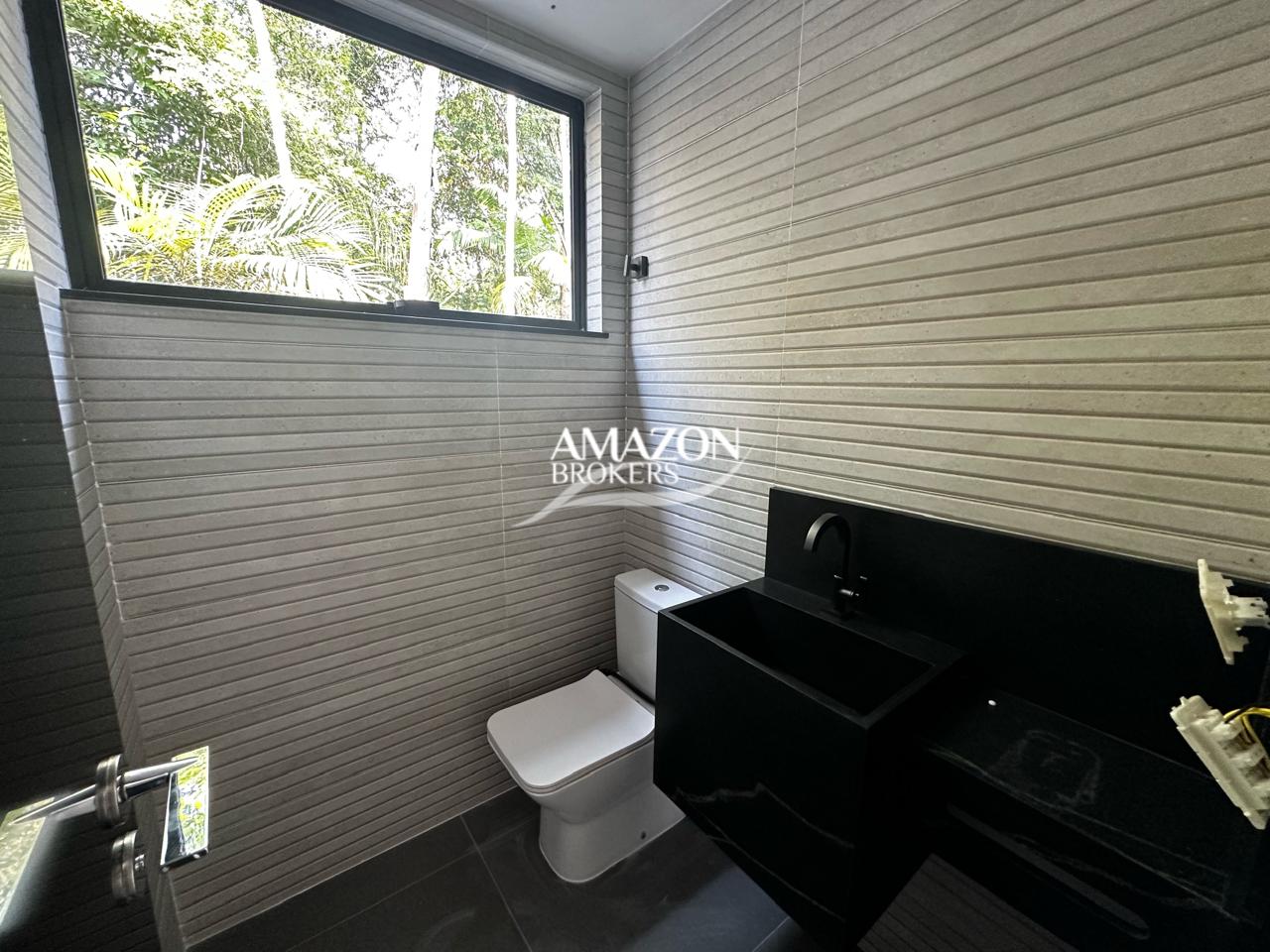 ALPHAVILLE 1 MANAUS – CASA DUPLEX 450m2 – DISPONÍVEL PARA VENDA