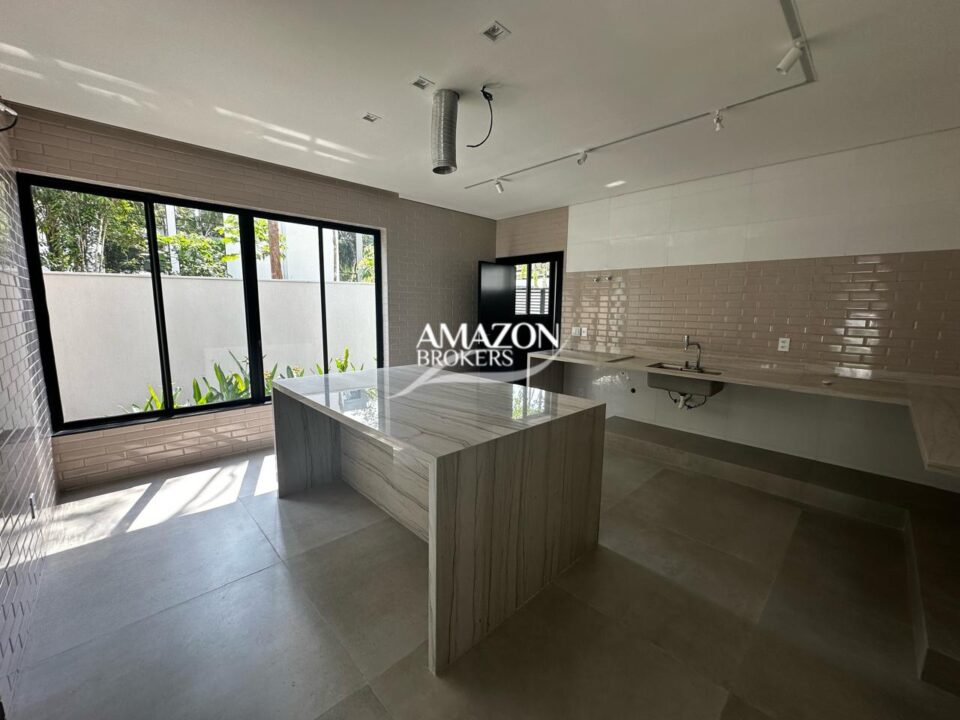 ALPHAVILLE 1 MANAUS – CASA DUPLEX 450m2 – DISPONÍVEL PARA VENDA