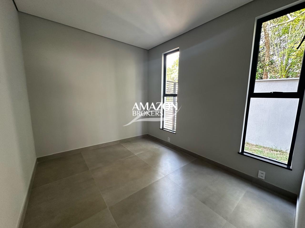 ALPHAVILLE 1 MANAUS – CASA DUPLEX 450m2 – DISPONÍVEL PARA VENDA