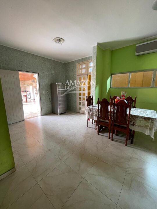 VIEIRALVES - CASA DE 3 ANDARES 450 m² - DISPONÍVEL PARA VENDA