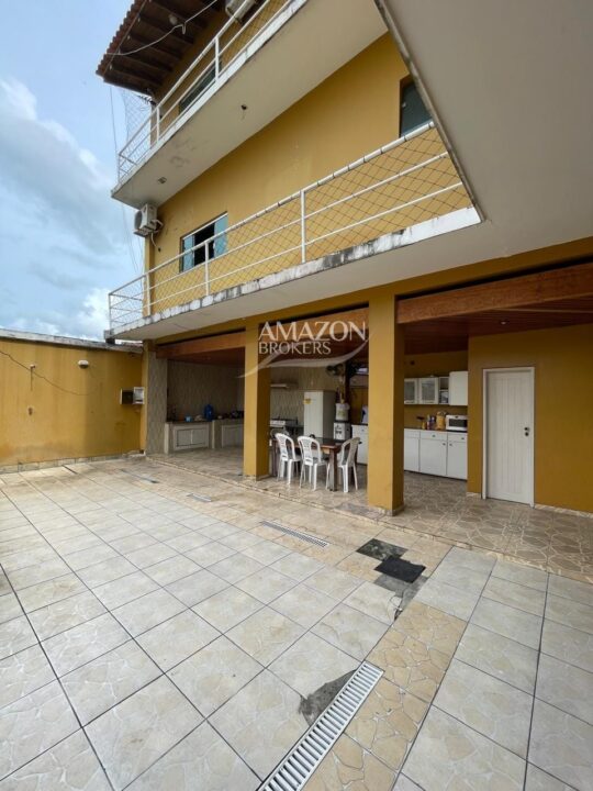 VIEIRALVES - CASA DE 3 ANDARES 450 m² - DISPONÍVEL PARA VENDA