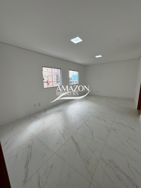 VIEIRALVES - PRÉDIO COMERCIAL 600 m2 COM 17 SALAS - DISPONÍVEL PARA LOCAÇÃO