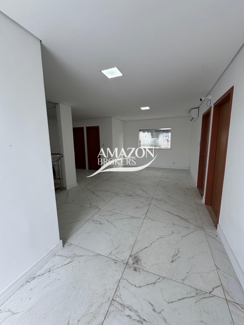 VIEIRALVES - PRÉDIO COMERCIAL 600 m2 COM 17 SALAS - DISPONÍVEL PARA LOCAÇÃO