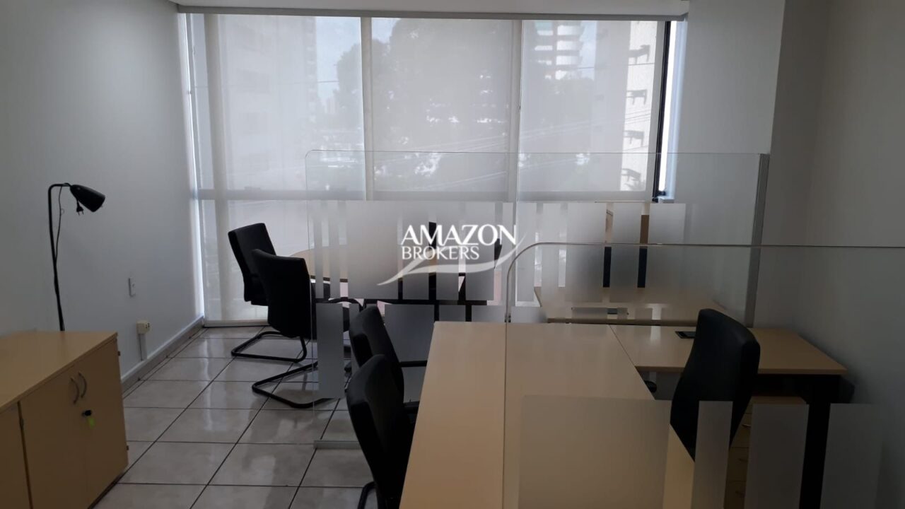 VIEIRALVES BUSINESS CENTER - SALA COMERCIAL 32 m2 MOBILIADA – DISPONÍVEL PARA LOCAÇÃO