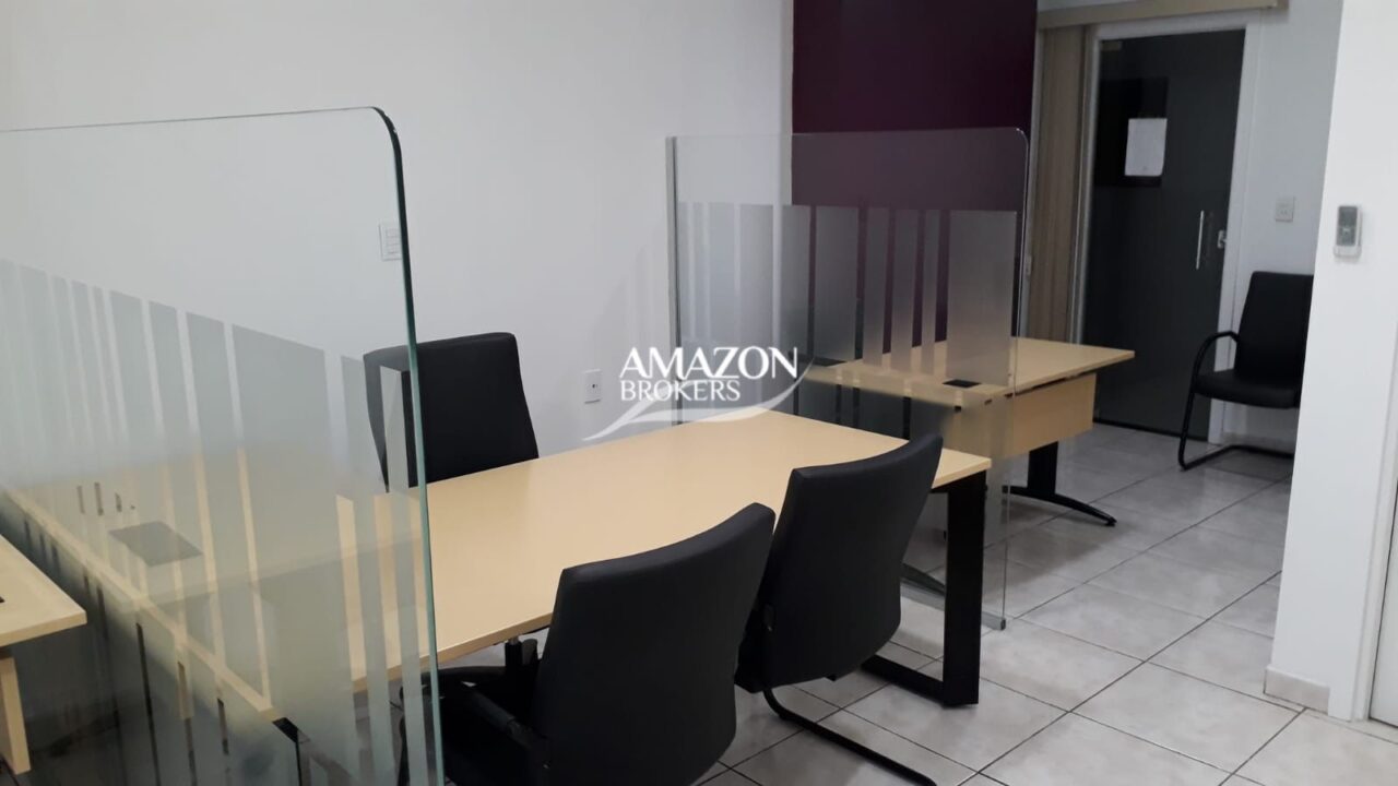 VIEIRALVES BUSINESS CENTER - SALA COMERCIAL 32 m2 MOBILIADA – DISPONÍVEL PARA LOCAÇÃO