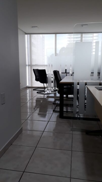 VIEIRALVES BUSINESS CENTER - SALA COMERCIAL 32 m2 MOBILIADA – DISPONÍVEL PARA LOCAÇÃO