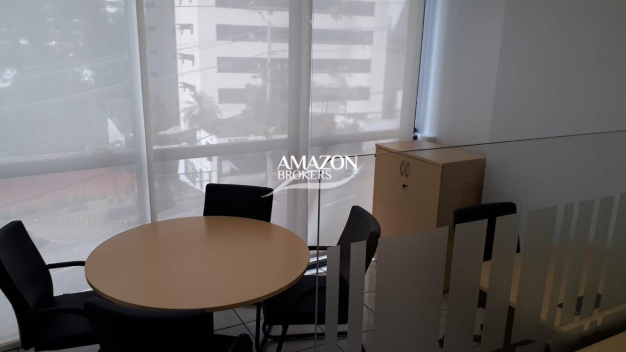 VIEIRALVES BUSINESS CENTER - SALA COMERCIAL 32 m2 MOBILIADA – DISPONÍVEL PARA LOCAÇÃO