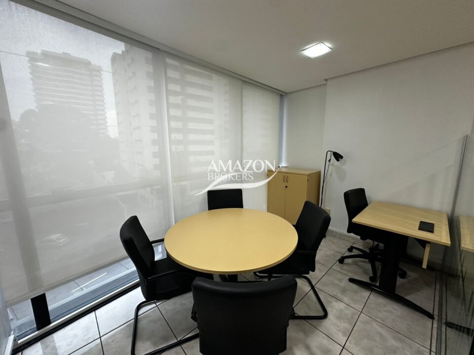 VIEIRALVES BUSINESS CENTER - SALA COMERCIAL 32 m2 MOBILIADA – DISPONÍVEL PARA LOCAÇÃO