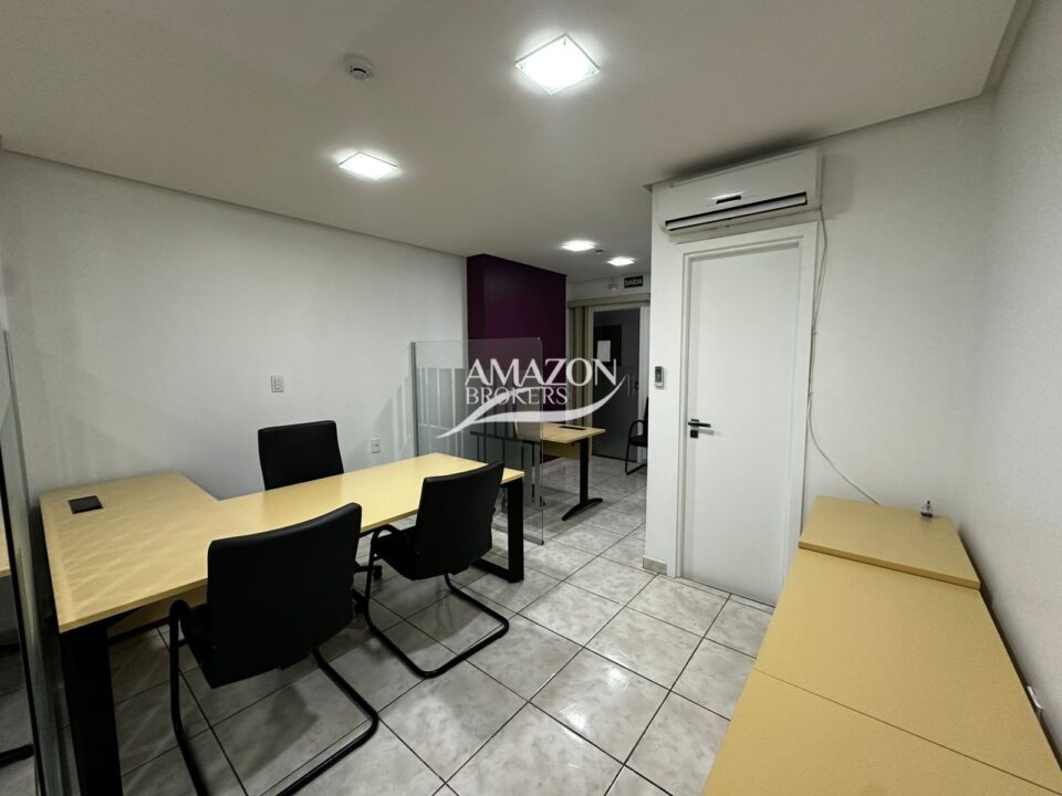 VIEIRALVES BUSINESS CENTER - SALA COMERCIAL 32 m2 MOBILIADA – DISPONÍVEL PARA LOCAÇÃO