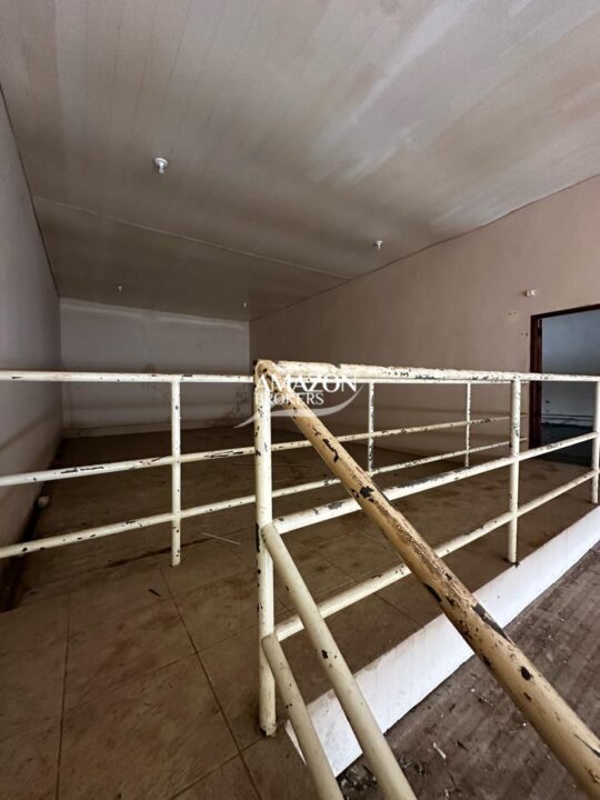 GALPÃO DUPLEX 1.110 m2 - PARQUE 10 - DISPONÍVEL PARA LOCAÇÃO