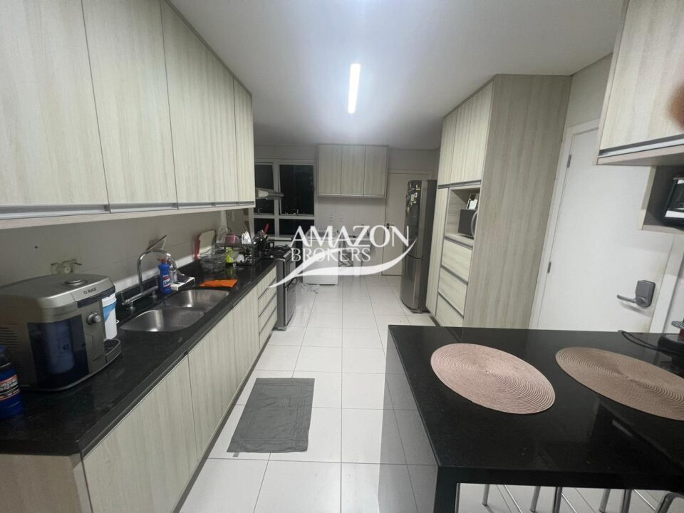 PRIVILEGE CLUB RESIDENCE, ADRIANÓPOLIS - APARTAMENTO 215 m2 - DISPONÍVEL PARA LOCAÇÃO