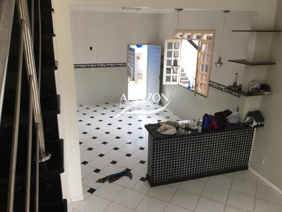 VIEIRALVES - CASA DUPLEX RESIDENCIAL OU COMERCIAL 375 m2 - DISPONÍVEL PARA LOCAÇÃO