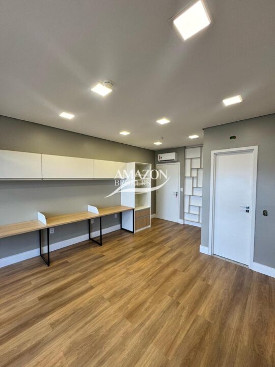 SOBERANE WORK, ADRIANÓPOLIS – SALA COMERCIAL 35m2 – DISPONÍVEL PARA LOCAÇÃO