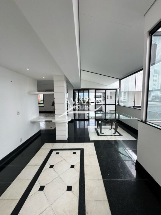 SAINTE MARIE CONDOMÍNIO, ADRIANÓPOLIS – COBERTURA 220m2 – DISPONÍVEL PARA LOCAÇÃO