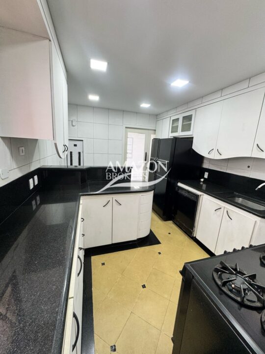 SAINTE MARIE CONDOMÍNIO, ADRIANÓPOLIS – COBERTURA 220m2 – DISPONÍVEL PARA LOCAÇÃO