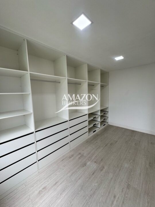 SAINTE MARIE CONDOMÍNIO, ADRIANÓPOLIS – COBERTURA 220m2 – DISPONÍVEL PARA LOCAÇÃO