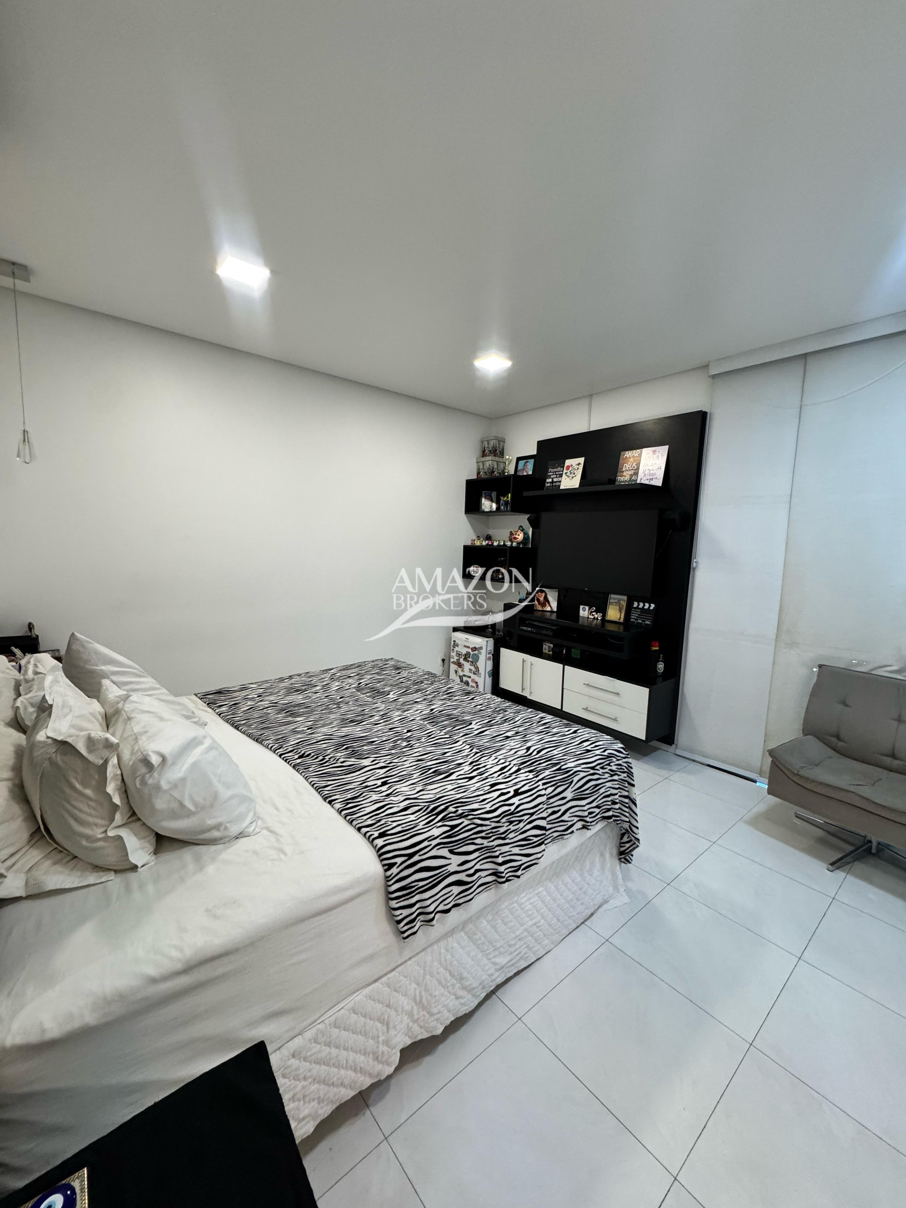 SHIZEN I RESIDENCIAL, PARQUE 10 – CASA DUPLEX 260 m2 – DISPONÍVEL PARA VENDA