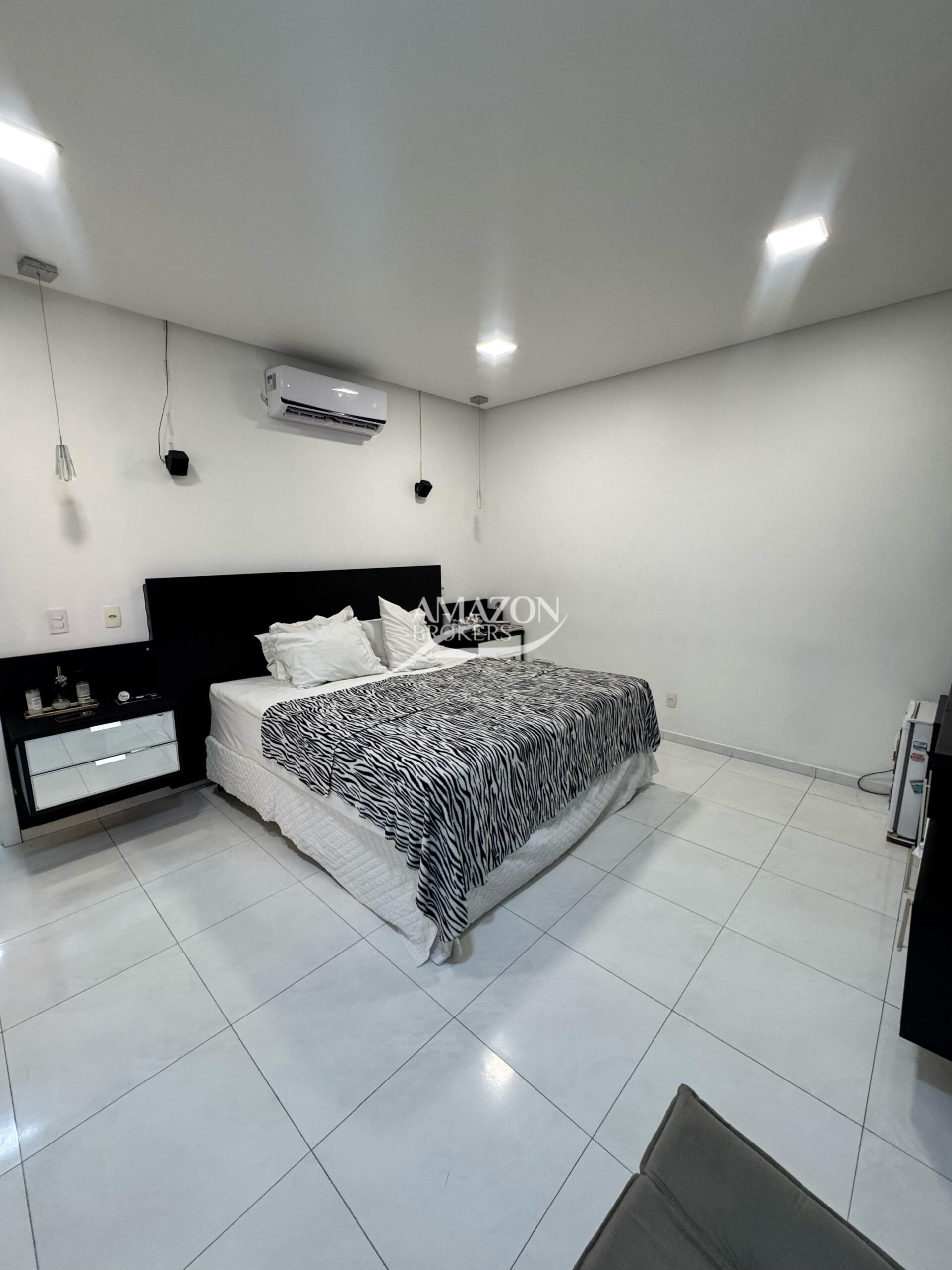 SHIZEN I RESIDENCIAL, PARQUE 10 – CASA DUPLEX 260 m2 – DISPONÍVEL PARA VENDA