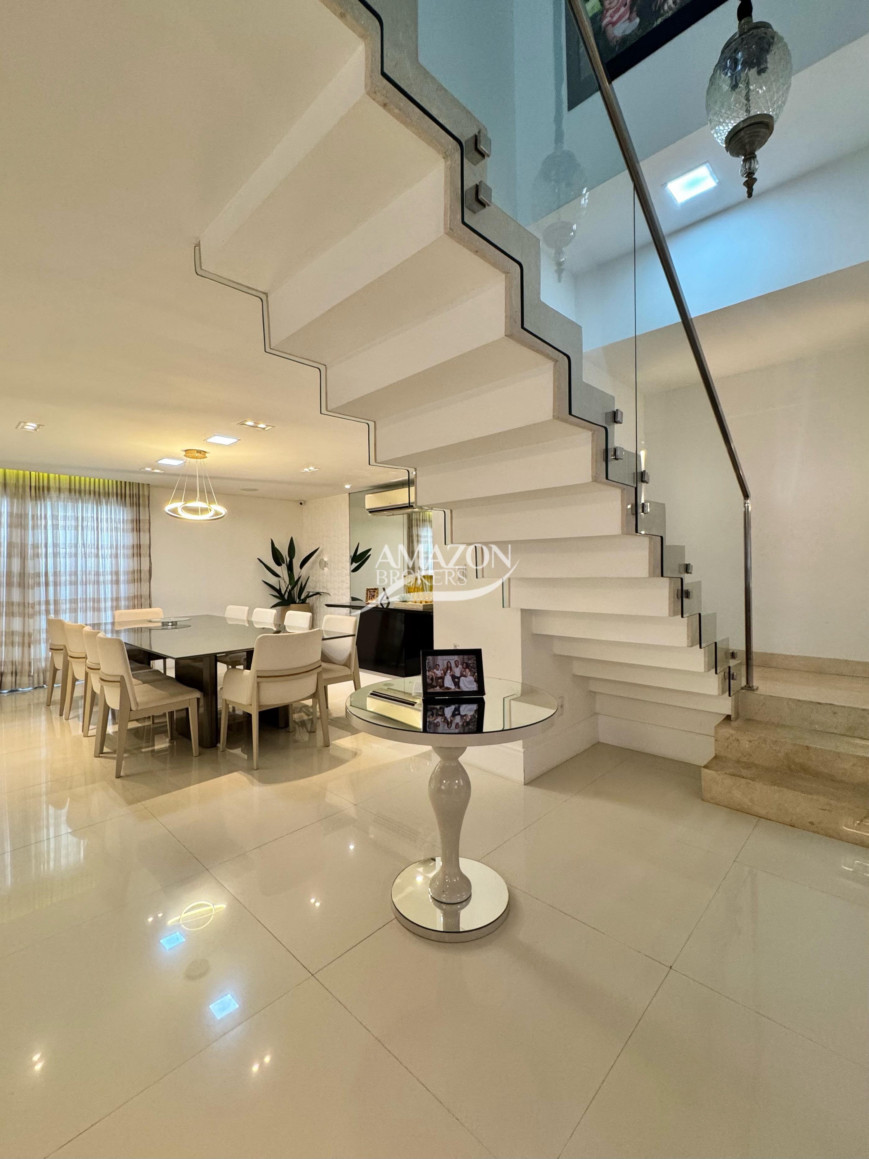 ATLANTIS CONDOMÍNIO, PARQUE 10 – CASA DUPLEX 385m2 – DISPONÍVEL PARA VENDA