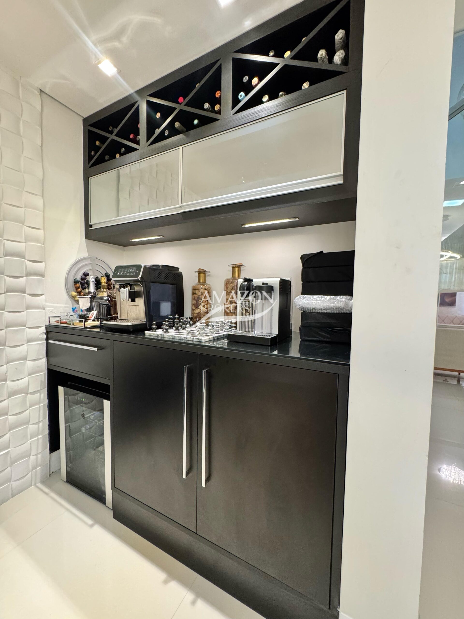 ATLANTIS CONDOMÍNIO, PARQUE 10 – CASA DUPLEX 385m2 – DISPONÍVEL PARA VENDA