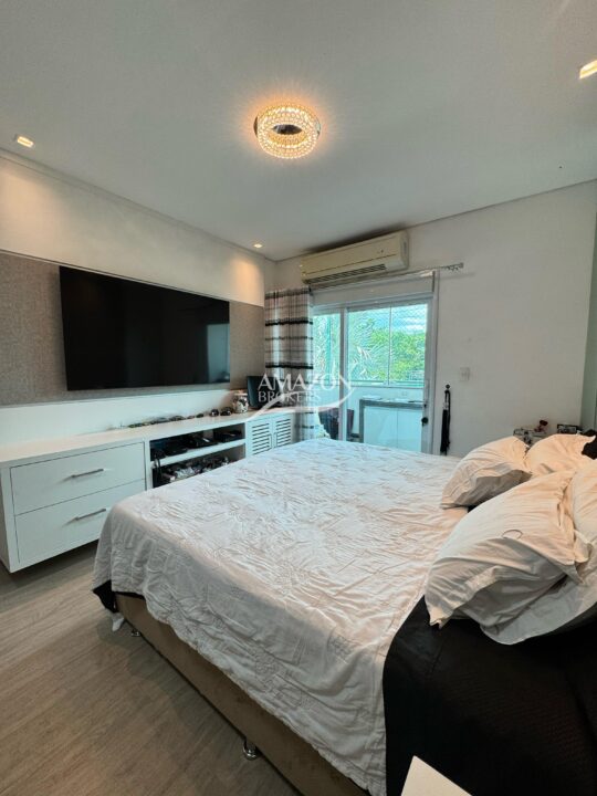 ATLANTIS CONDOMÍNIO, PARQUE 10 – CASA DUPLEX 385m2 – DISPONÍVEL PARA VENDA