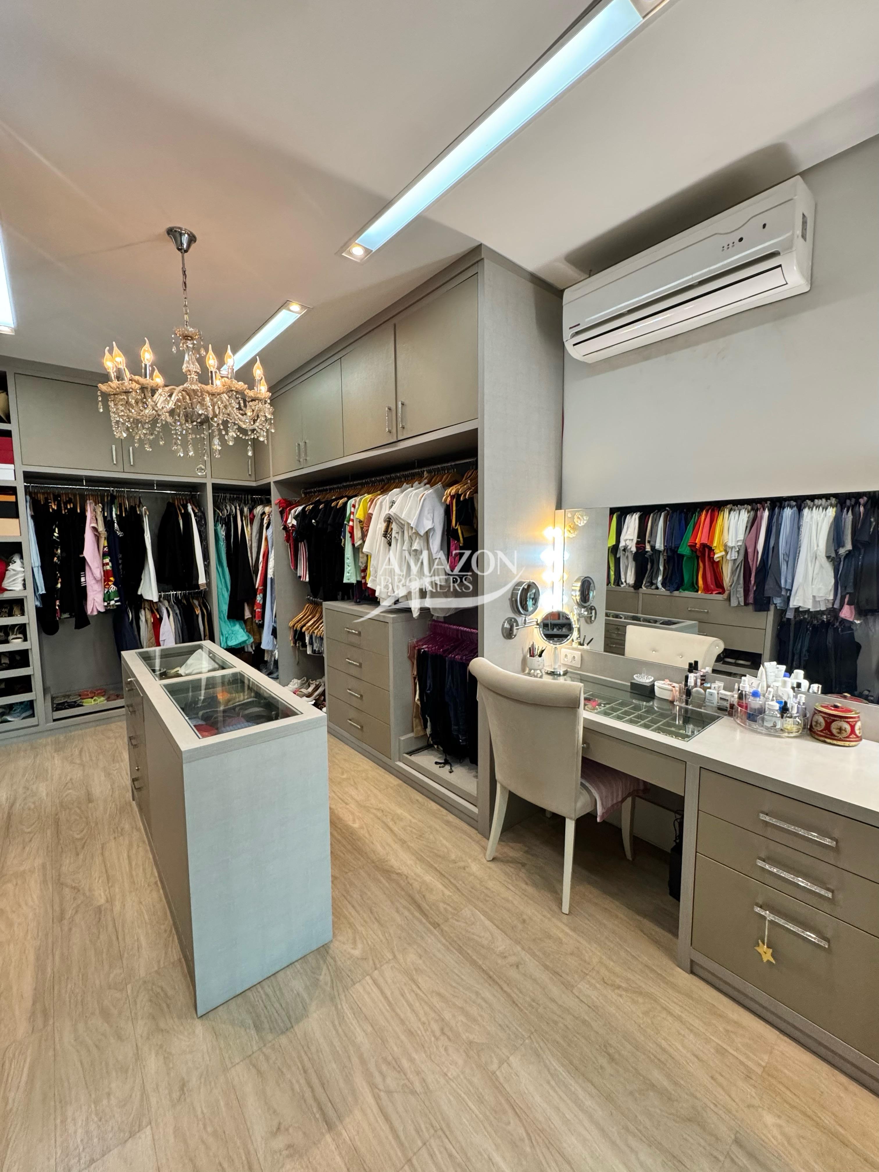 ATLANTIS CONDOMÍNIO, PARQUE 10 – CASA DUPLEX 385m2 – DISPONÍVEL PARA VENDA