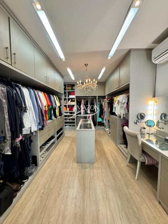 ATLANTIS CONDOMÍNIO, PARQUE 10 – CASA DUPLEX 385m2 – DISPONÍVEL PARA VENDA