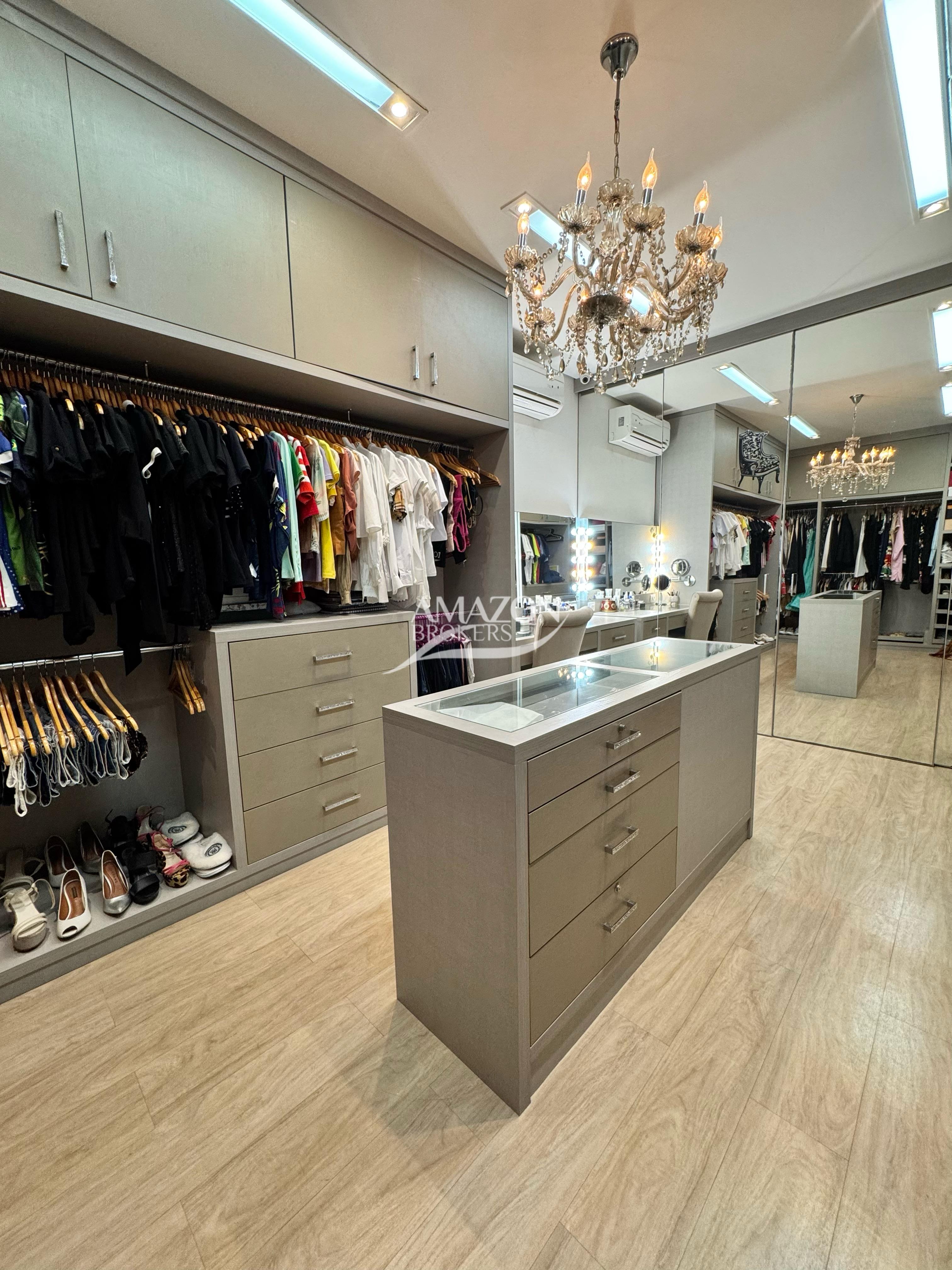 ATLANTIS CONDOMÍNIO, PARQUE 10 – CASA DUPLEX 385m2 – DISPONÍVEL PARA VENDA