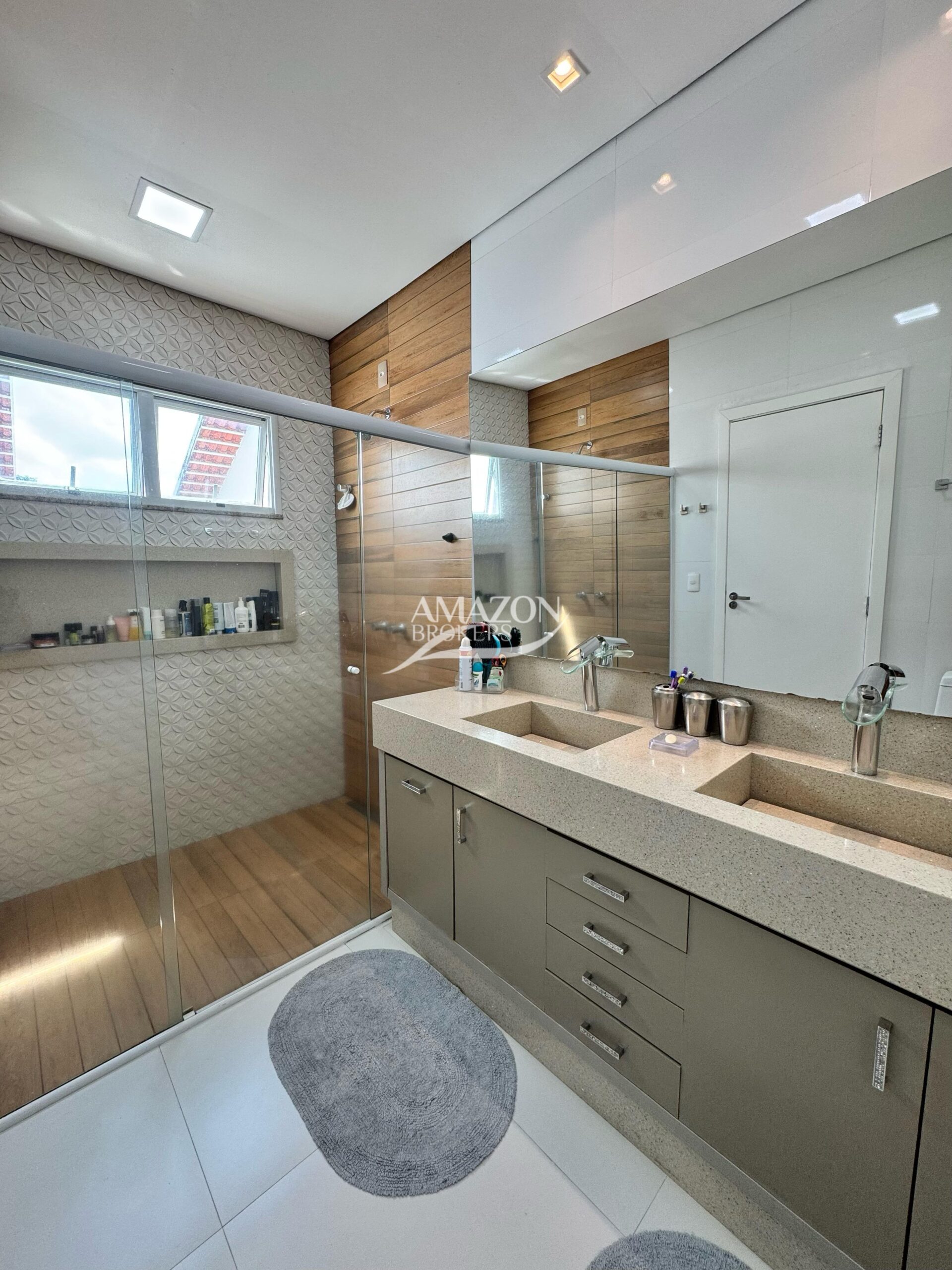 ATLANTIS CONDOMÍNIO, PARQUE 10 – CASA DUPLEX 385m2 – DISPONÍVEL PARA VENDA