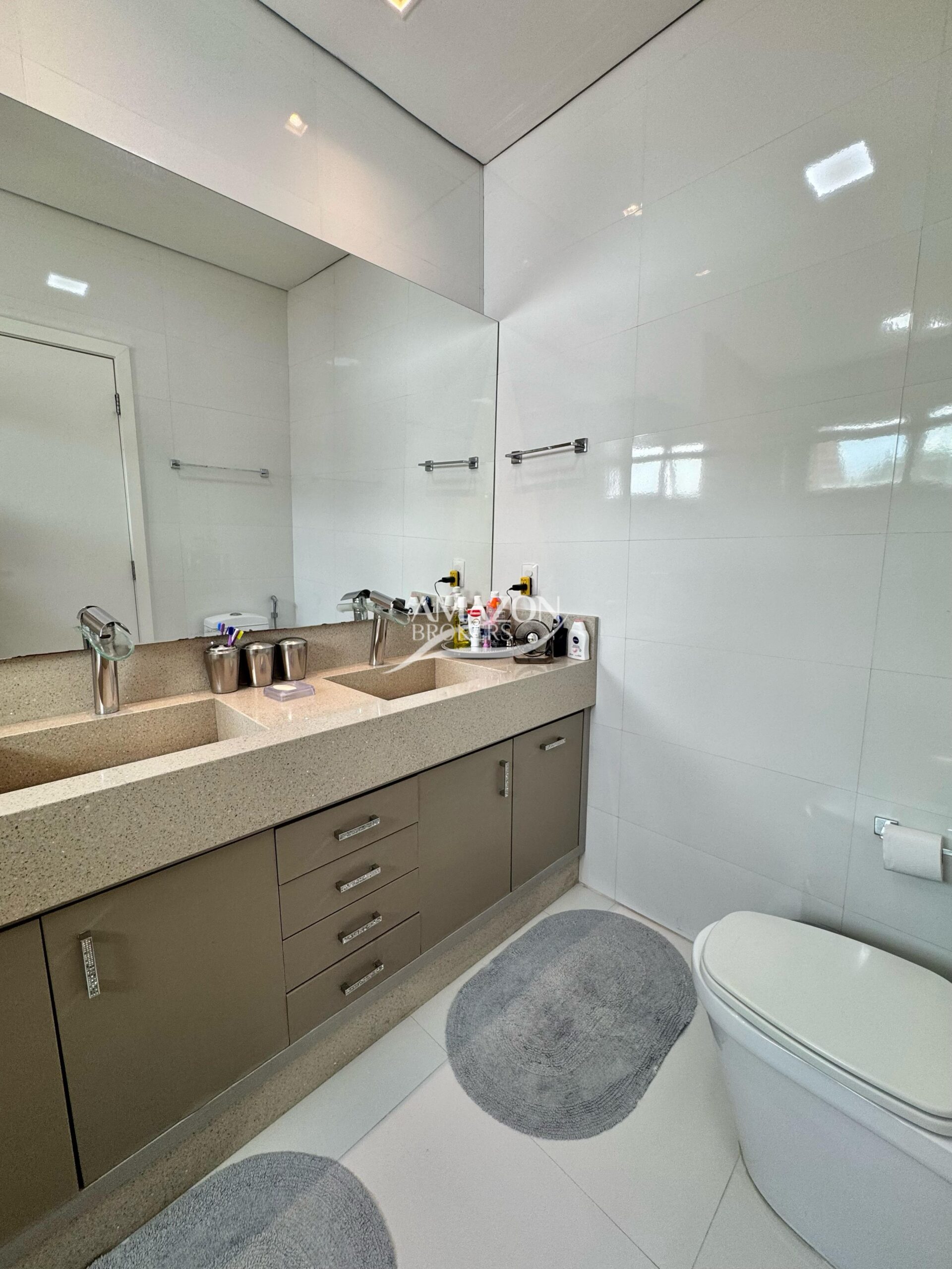 ATLANTIS CONDOMÍNIO, PARQUE 10 – CASA DUPLEX 385m2 – DISPONÍVEL PARA VENDA