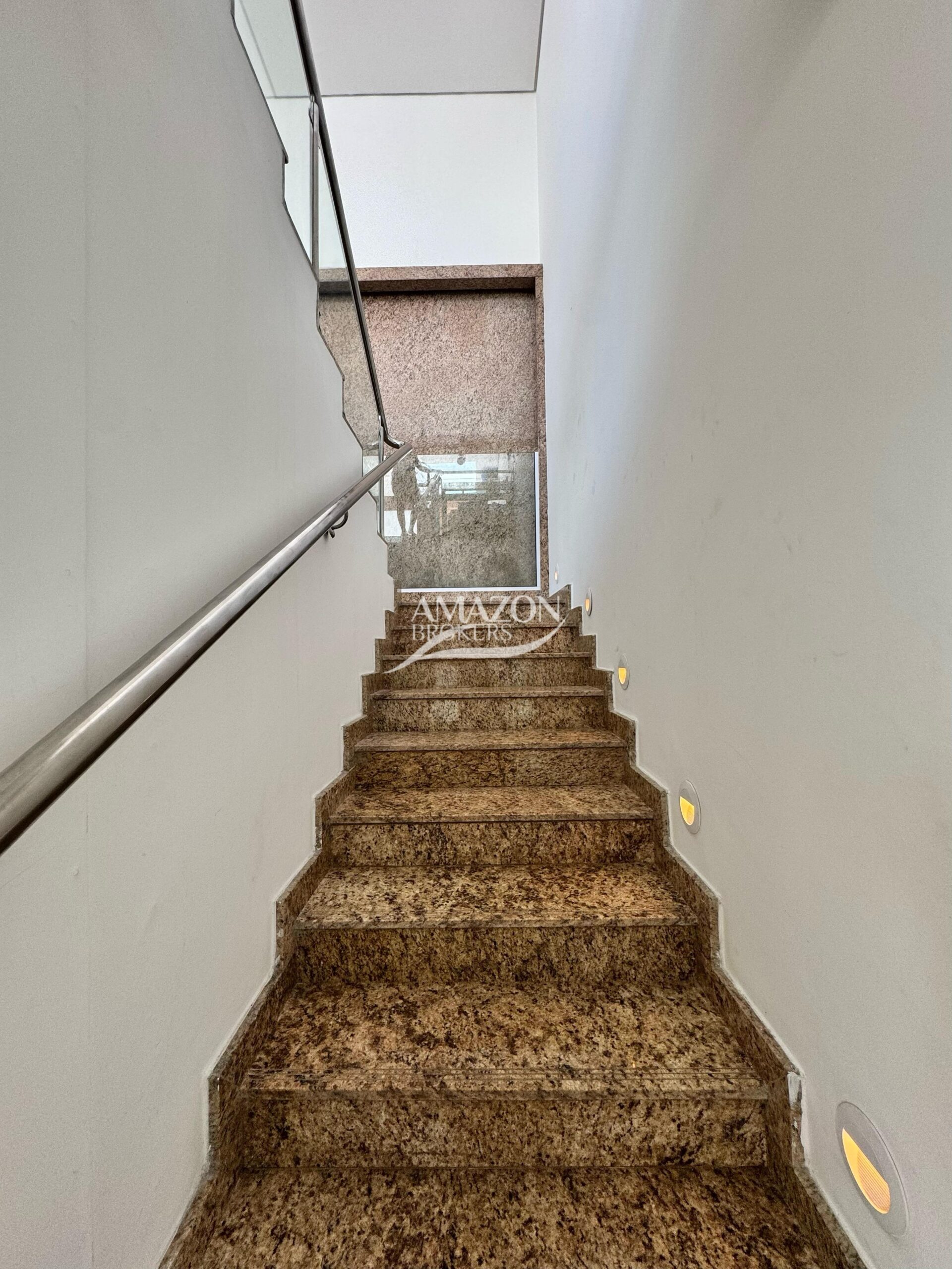 ATLANTIS CONDOMÍNIO, PARQUE 10 – CASA DUPLEX 385m2 – DISPONÍVEL PARA VENDA