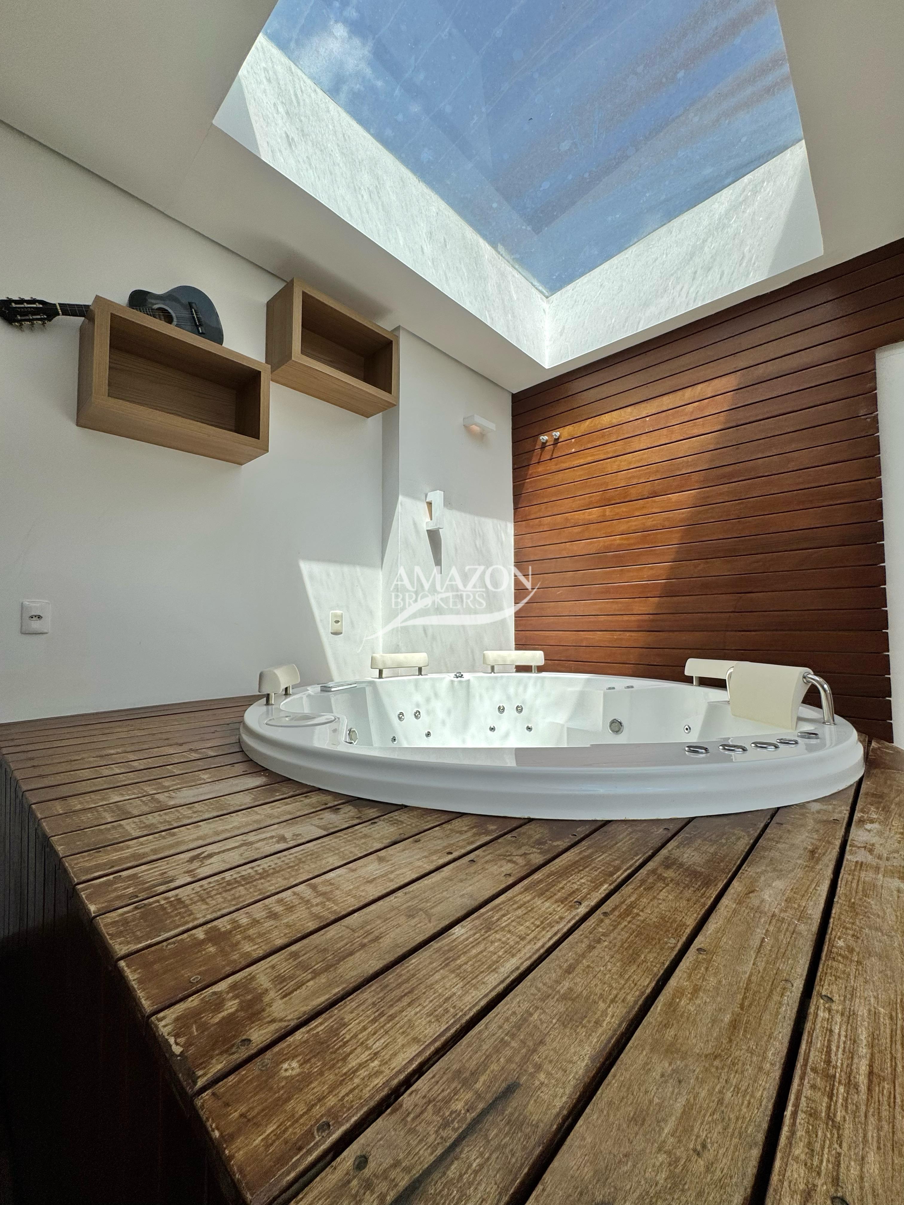 ATLANTIS CONDOMÍNIO, PARQUE 10 – CASA DUPLEX 385m2 – DISPONÍVEL PARA VENDA