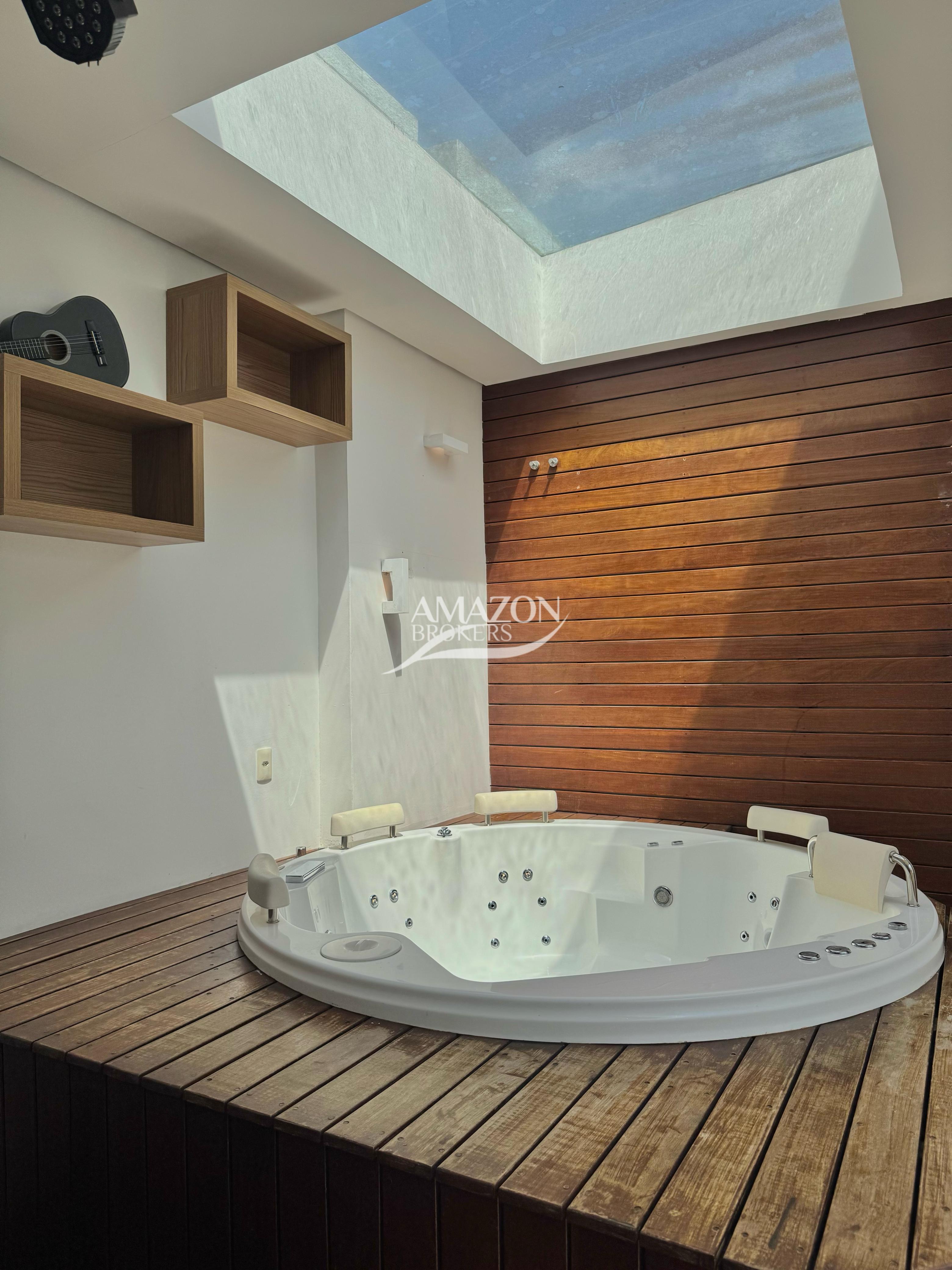 ATLANTIS CONDOMÍNIO, PARQUE 10 – CASA DUPLEX 385m2 – DISPONÍVEL PARA VENDA