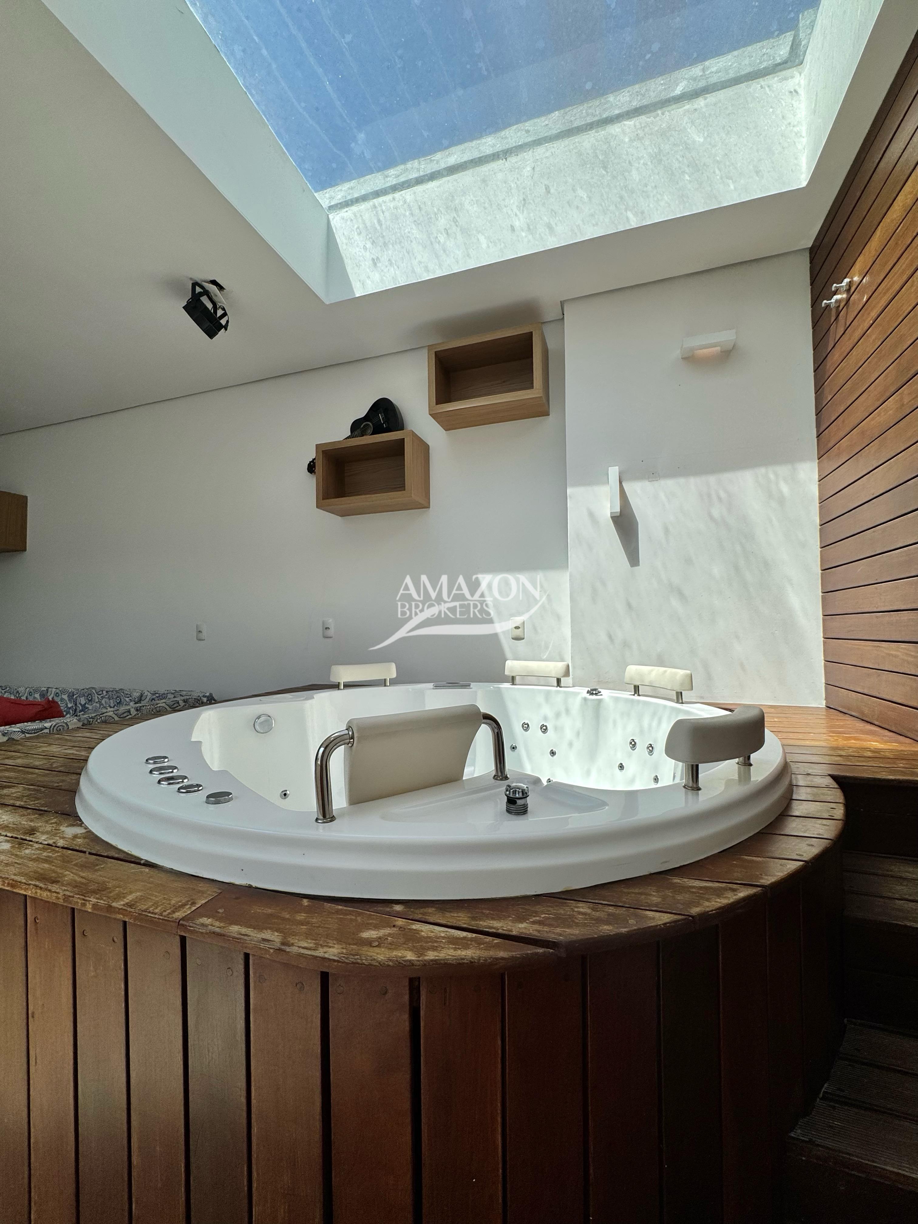 ATLANTIS CONDOMÍNIO, PARQUE 10 – CASA DUPLEX 385m2 – DISPONÍVEL PARA VENDA