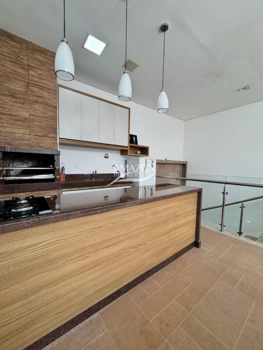 ATLANTIS CONDOMÍNIO, PARQUE 10 – CASA DUPLEX 385m2 – DISPONÍVEL PARA VENDA