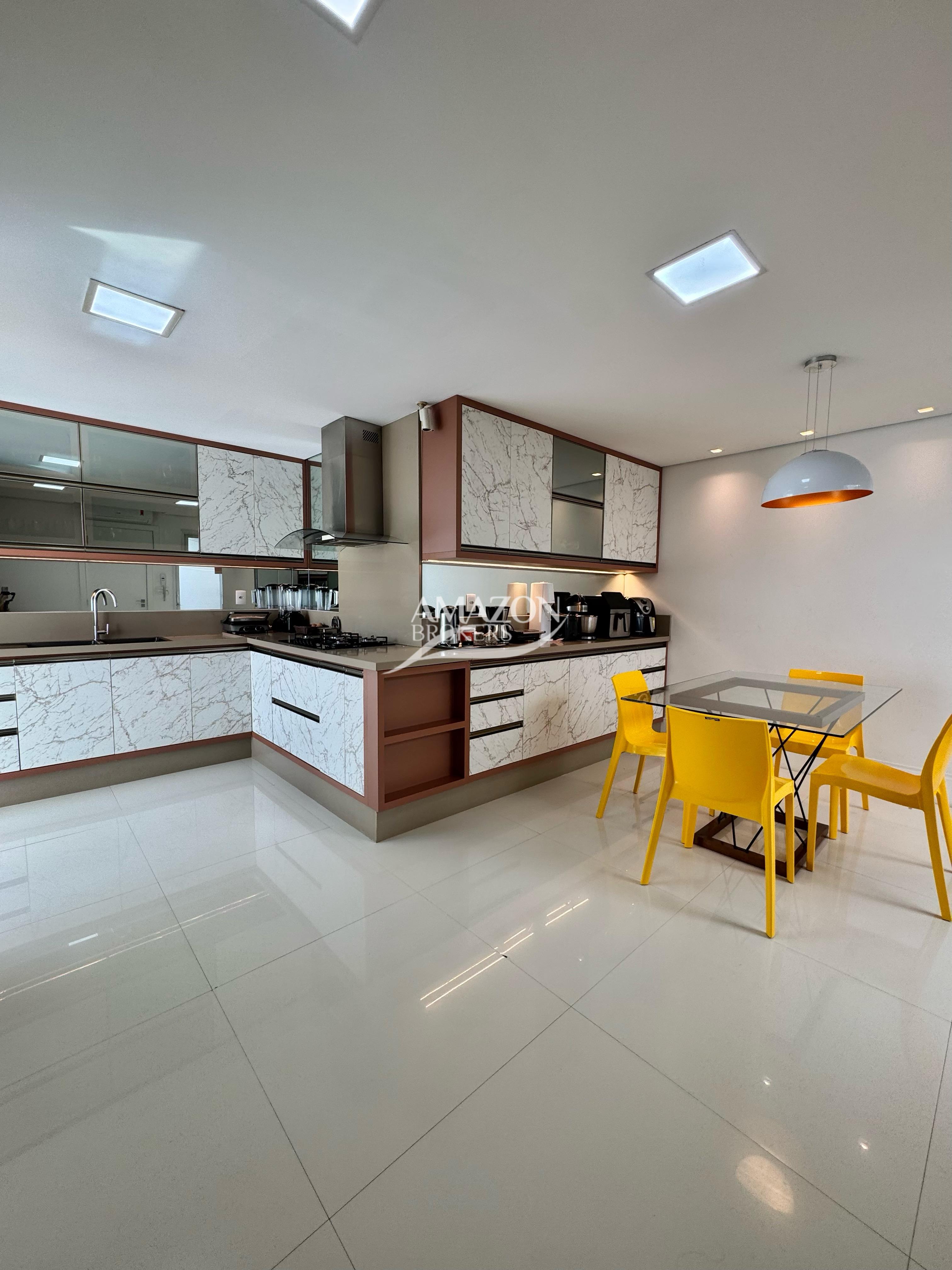 ATLANTIS CONDOMÍNIO, PARQUE 10 – CASA DUPLEX 385m2 – DISPONÍVEL PARA VENDA
