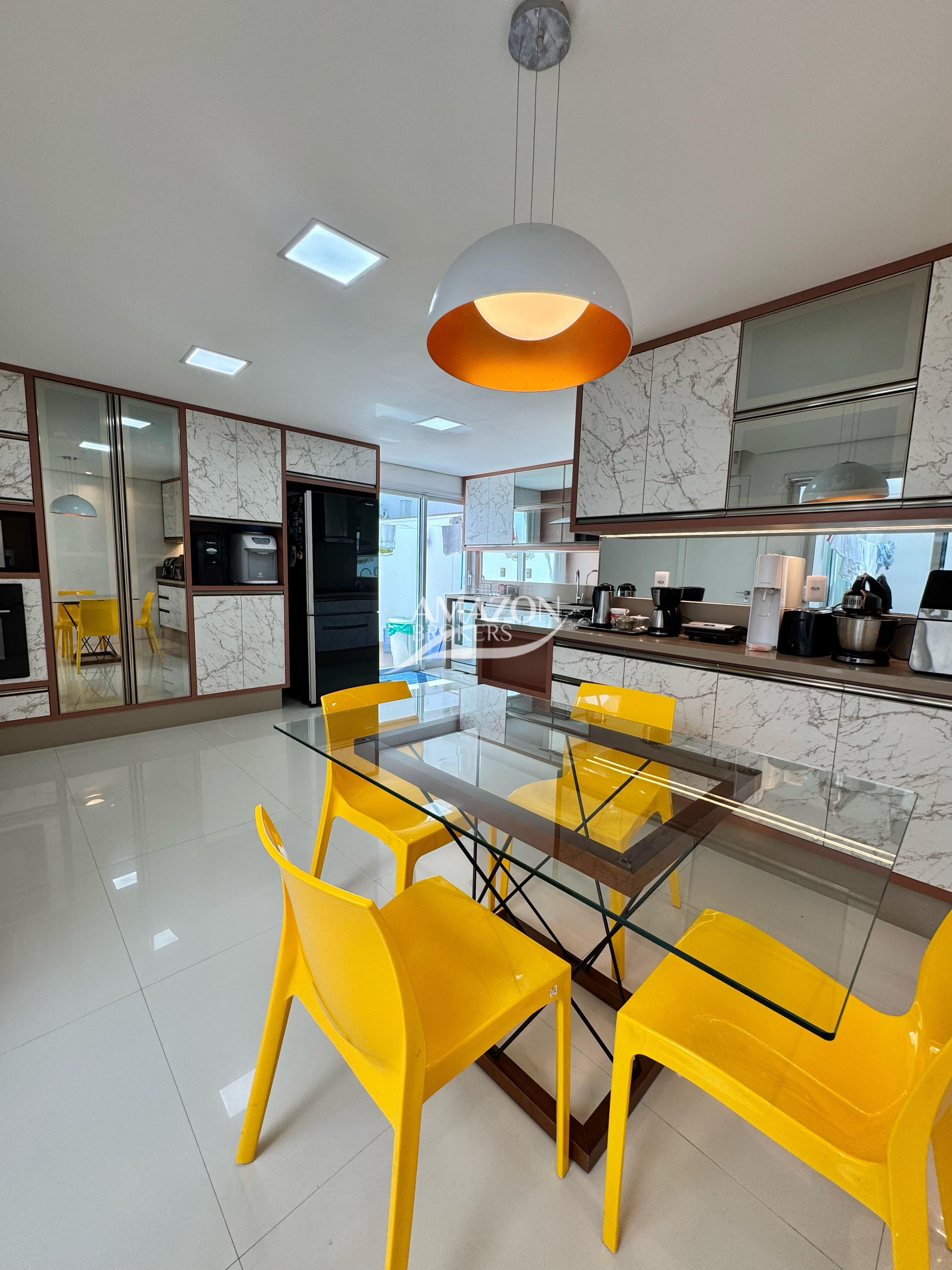 ATLANTIS CONDOMÍNIO, PARQUE 10 – CASA DUPLEX 385m2 – DISPONÍVEL PARA VENDA