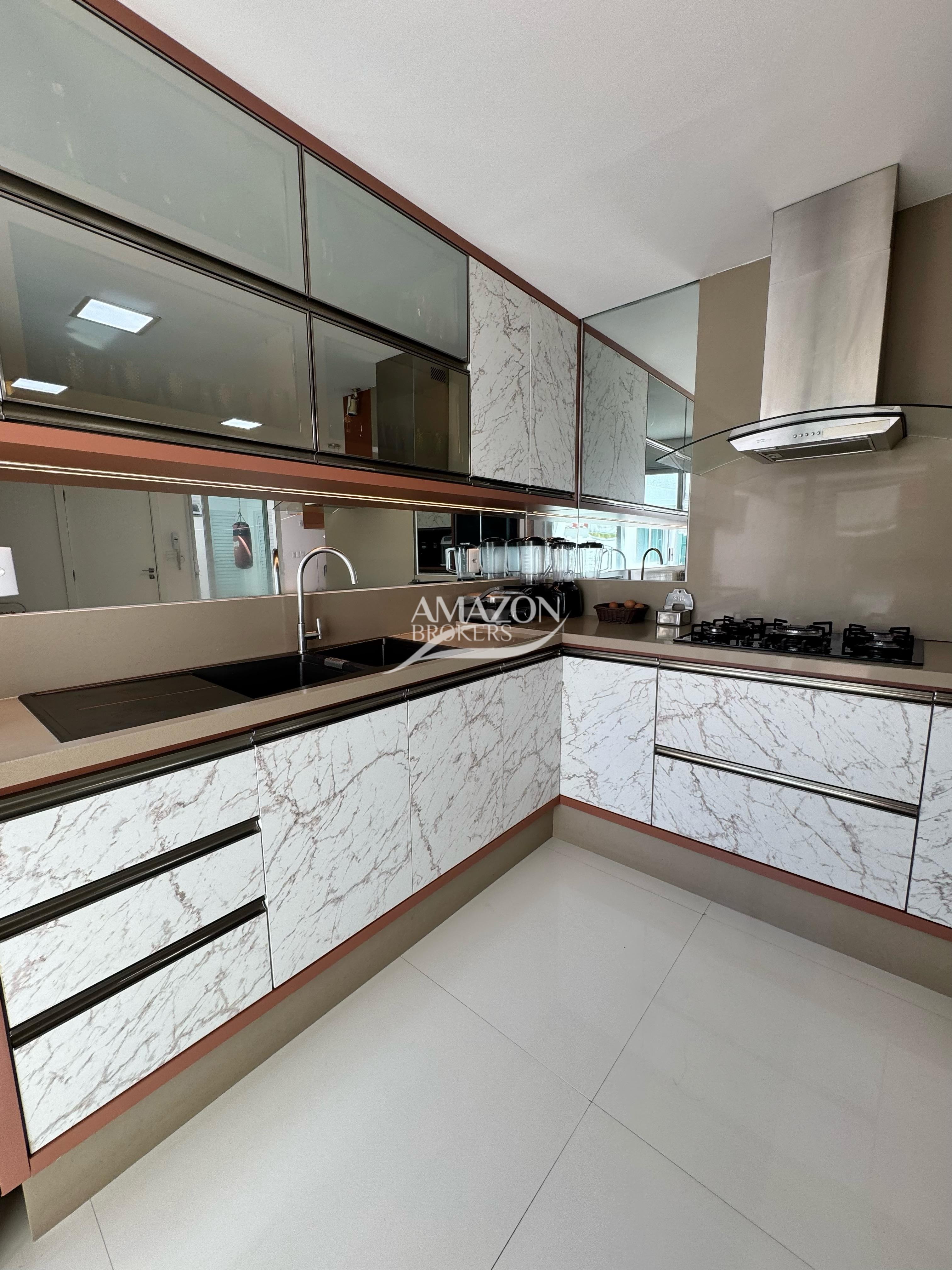 ATLANTIS CONDOMÍNIO, PARQUE 10 – CASA DUPLEX 385m2 – DISPONÍVEL PARA VENDA