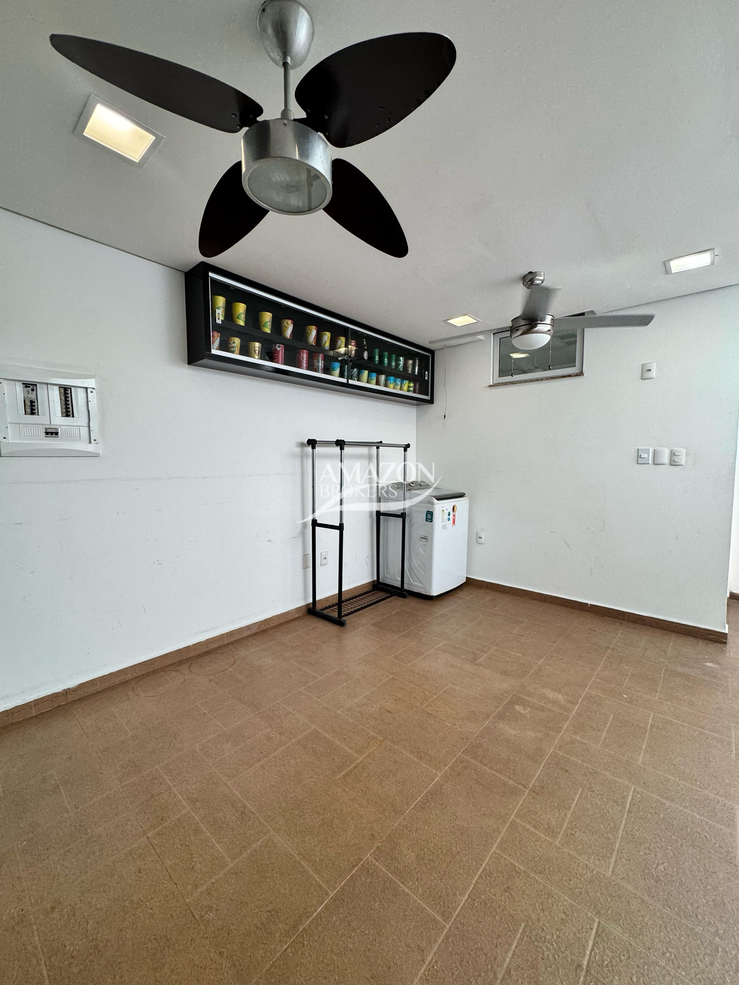 ATLANTIS CONDOMÍNIO, PARQUE 10 – CASA DUPLEX 385m2 – DISPONÍVEL PARA VENDA
