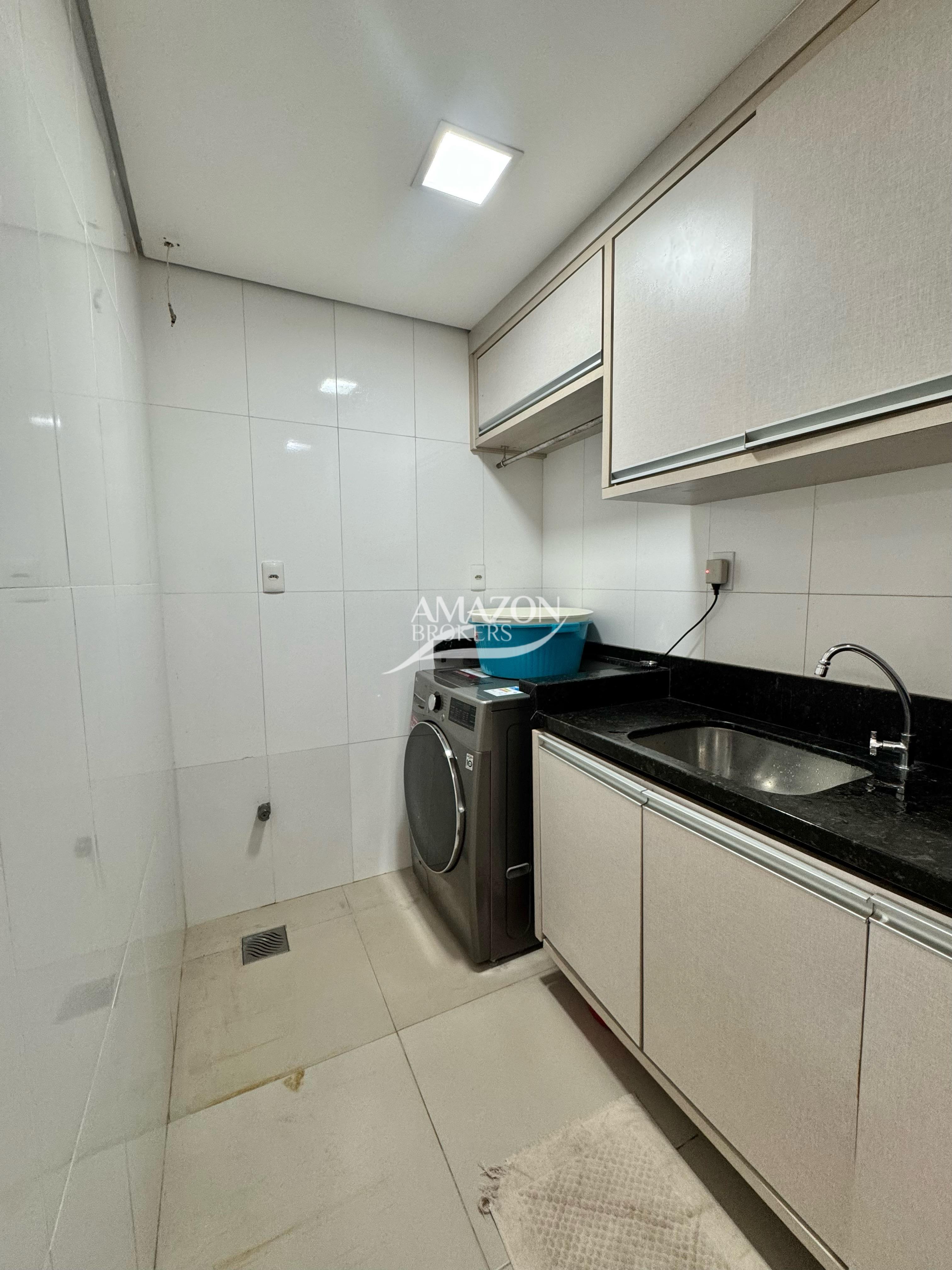 ATLANTIS CONDOMÍNIO, PARQUE 10 – CASA DUPLEX 385m2 – DISPONÍVEL PARA VENDA