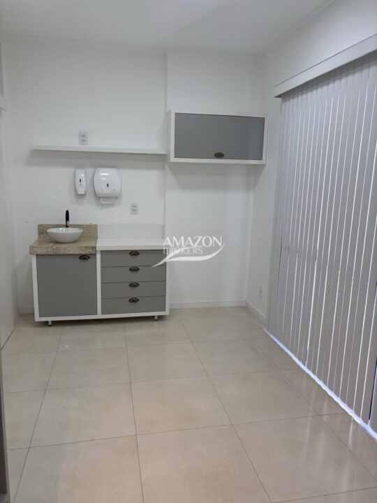 BRITANNIA PARK OFFICES, PONTA NEGRA – SALA COMERCIAL 31m2 – DISPONÍVEL PARA LOCAÇÃO