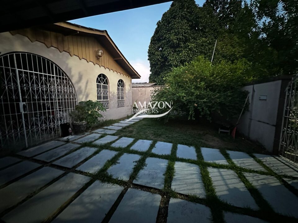PARQUE 10 – CASA TÉRREA 360m2 – DISPONÍVEL PARA VENDA