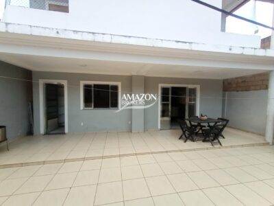 JARDIM SAKURA RESIDENCIAL, PARQUE 10 – CASA DUPLEX 300m2 – DISPONÍVEL PARA LOCAÇÃO