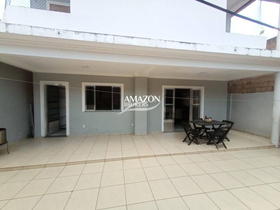 JARDIM SAKURA RESIDENCIAL, PARQUE 10 – CASA DUPLEX 300m2 – DISPONÍVEL PARA LOCAÇÃO