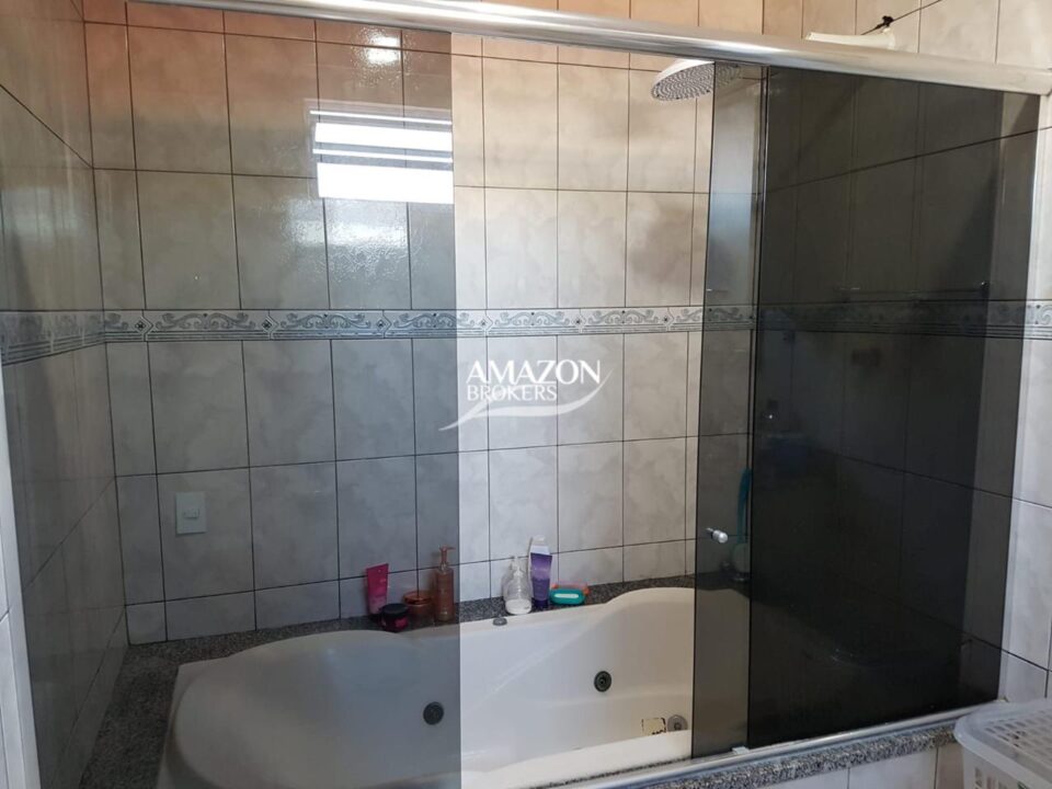 JARDIM SAKURA RESIDENCIAL, PARQUE 10 – CASA DUPLEX 300m2 – DISPONÍVEL PARA LOCAÇÃO